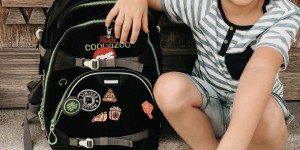 Beitragsbild des Blogbeitrags Das wohl coolste Modell seitdem es Schultaschen gibt- der ScaleRale in der Patchy Limited Edition von coocazoo
