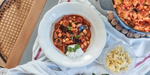 Beitragsbild des Blogbeitrags Rezept: Libanesischer Melanzani-Eintopf mit Kichererbsen und Gewürzhirse 