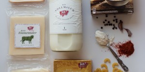 Beitragsbild des Blogbeitrags Rezept: 3-Käse Mac and Cheese und ein paar Worte über Heublumenmilch* 