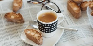 Beitragsbild des Blogbeitrags Rezept: Espresso-Cantuccini (und ein Kaffee-Vollautomat für Leute, die keine Vollautomaten mögen)* 