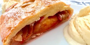 Beitragsbild des Blogbeitrags Dinkel-Pflaumen-Strudel