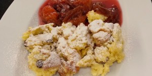 Beitragsbild des Blogbeitrags Kaiserschmarren mit frischem Zwetschg(k)en Röster