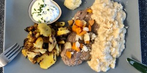 Beitragsbild des Blogbeitrags Tafelspitz mit Semmelkren, Erdäpflschmarrn und Schnittlauchsauce❤️