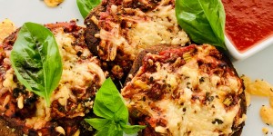 Beitragsbild des Blogbeitrags Überbackene Teff-Fladenbrötchen mit Stangensellerie & Tuna