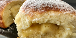 Beitragsbild des Blogbeitrags Apfel-Vanille-Buchteln
