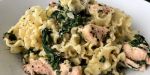 Beitragsbild des Blogbeitrags Spinat-Lachs-Nudeln