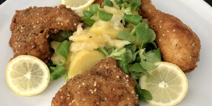 Beitragsbild des Blogbeitrags Backhendl in Dinkel-Kräuter-Panade