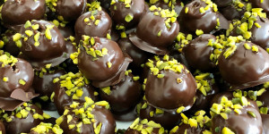 Beitragsbild des Blogbeitrags Marzipan-Amaretto-Kugeln
