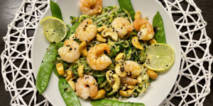 Beitragsbild des Blogbeitrags Zoodles mit Ingwer & Garnelen
