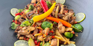 Beitragsbild des Blogbeitrags Wok mit Austernpilze und viel Gemüse ❤️