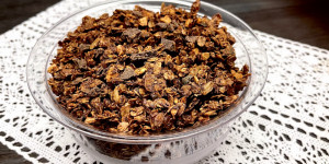 Beitragsbild des Blogbeitrags Schoko-Nuss-Zimt Granola ❤️