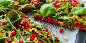 Beitragsbild des Blogbeitrags Rote Rüben Pizza (low carb)