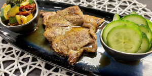 Beitragsbild des Blogbeitrags Beiried mit Röstgemüse & Gurkensalat 