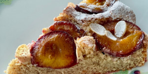 Beitragsbild des Blogbeitrags Zwetschg(k)en-Kuchen (low carb) und ruck-zuck fertig!