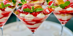 Beitragsbild des Blogbeitrags Schichtdessert mit Canistrelli & Erdbeeren