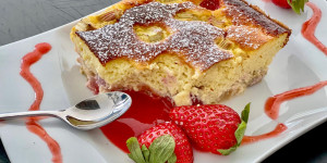 Beitragsbild des Blogbeitrags Rhabarber-Erdbeer Auflauf (low carb, glutenfrei)