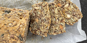 Beitragsbild des Blogbeitrags Nussbrot - low carb, glutenfrei und richtig gut