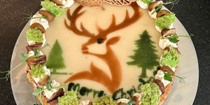 Beitragsbild des Blogbeitrags Merry Christmas Maroni-Nuss Torte
