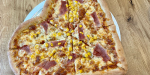 Beitragsbild des Blogbeitrags Mühlviertel Dinkel-Pizza vom Wirschenbauer ❤️