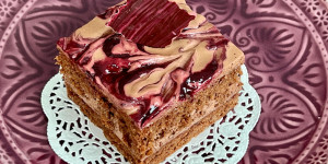 Beitragsbild des Blogbeitrags Schoko-Brombeere-Whisky-Cream Schnitte ❤️ - die Beste überhaupt