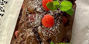 Beitragsbild des Blogbeitrags Himbeer-Schoko-Kuchen