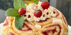 Beitragsbild des Blogbeitrags Erdbeere - Charlotte