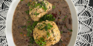 Beitragsbild des Blogbeitrags Rehbeuschel mit Semmelknödel
