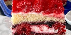 Beitragsbild des Blogbeitrags Himbeere-Topfen-Schnitte