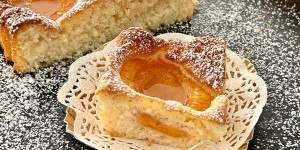Beitragsbild des Blogbeitrags Marillenkuchen, schnell - saftig und gelingsicher