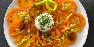Beitragsbild des Blogbeitrags Tomaten-Carpaccio mit Burrata
