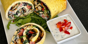 Beitragsbild des Blogbeitrags Gefüllte Eier-Rolle alias Dürüm (low carb, glutenfrei)