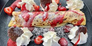 Beitragsbild des Blogbeitrags Erdbeere-Eis-Palatschinke