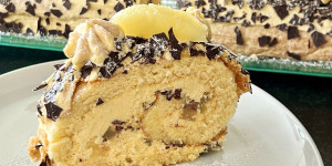 Beitragsbild des Blogbeitrags Schoko-Ananas Roulade