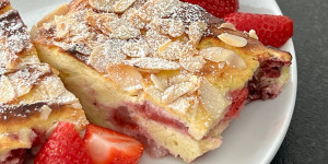 Beitragsbild des Blogbeitrags Rhabarber-Erdbeer Auflauf (low carb, glutenfrei)