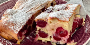 Beitragsbild des Blogbeitrags Handgezogener Strudel mit Topfen-Kirschen-Füllung 