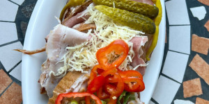 Beitragsbild des Blogbeitrags Eine empfehlenswerte Buschenschank in Mörbisch, wir haben DIE Nadel im Heuhaufen gefunden