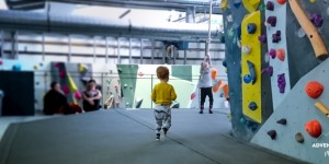 Beitragsbild des Blogbeitrags Salzburgs Boulderhallen im Familientest