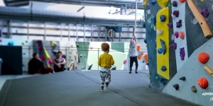 Beitragsbild des Blogbeitrags Salzburgs Boulderhallen im Familientest 