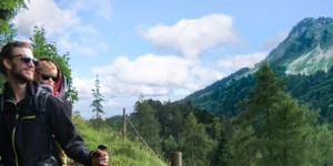 Beitragsbild des Blogbeitrags Familientipp: Märchenwanderweg zur Hatzn-Alm