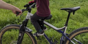 Beitragsbild des Blogbeitrags MTB Kindersitz: Kids Ride Shotgun