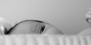 Beitragsbild des Blogbeitrags Bäuchleinöl und Massagetipps gegen Babys Bauchweh