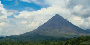 Beitragsbild des Blogbeitrags La Fortuna und den Nationalpark Arenal mit Kindern erleben