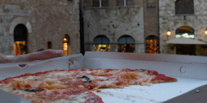 Beitragsbild des Blogbeitrags Roadtrip mit Kindern durch Italien: Sonne, Meer und das beste Eis der Welt.