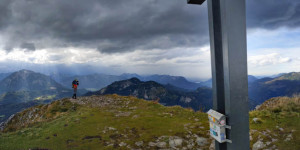 Beitragsbild des Blogbeitrags Ein Bus, 4 Gipfel, 1 See – kinderfreier Kurzurlaub im Ausseerland 