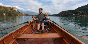 Beitragsbild des Blogbeitrags Erlebe einen wundervollen Tag in Bled, Slowenien – Hike & Row am Beder See 