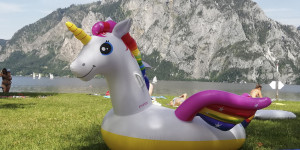 Beitragsbild des Blogbeitrags Die schönsten Seen & Badeplätze für Familien in Salzburg. Perfekte Orte für Kinder.