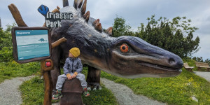 Beitragsbild des Blogbeitrags Triassicpark – Zeitreise zu den Dinos ins Erdmittelalter