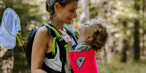 Beitragsbild des Blogbeitrags Trail Magik – eine minimalistische Trage als Gamechanger für Wanderungen mit Kleinkindern