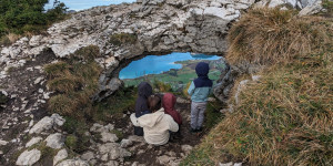 Beitragsbild des Blogbeitrags Mit Kindern auf die Bleckwand zum berühmten „Loch im Berg“ wandern