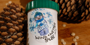 Beitragsbild des Blogbeitrags Selbstgemachter Wind- und Wetter-Balsam: Natürliche Hautpflege für die ganze Familie im Winter